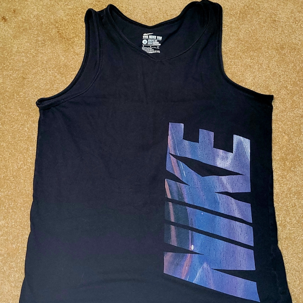 The nike tee athletic cut